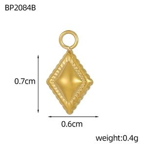 Detail showing a 0.7cm gold rhombus pendant with dimensions and weight for jewelry DIY
