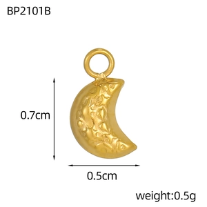 Detailed view of 0.7cm golden stainless steel moon pendant with dimensions and weight