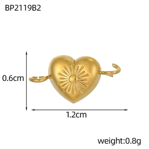 Detailed view of a golden heart-shaped DIY pendant with sunburst texture and 1.2cm width