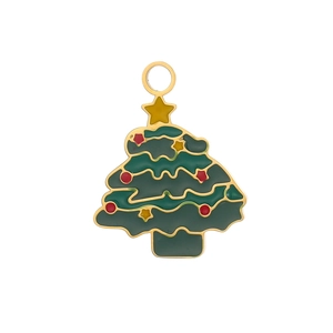 Vista detallada de un dije de árbol de Navidad en esmalte verde con estrellas doradas y puntos rojos