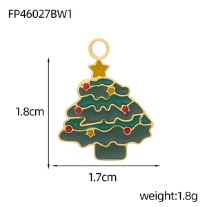 Detalle del colgante de árbol de Navidad con dimensiones 1,8cm x 1,7cm y peso de 1,8g