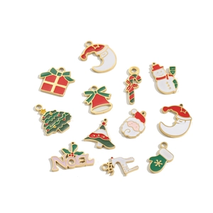 Set de 12 colgantes navideños de aleación esmaltada con árboles y muñecos de nieve