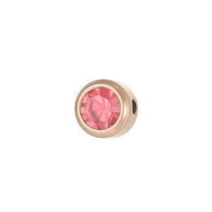 Dettaglio della base tonda in oro rosa con pietra rosa sfaccettata per gioielli DIY