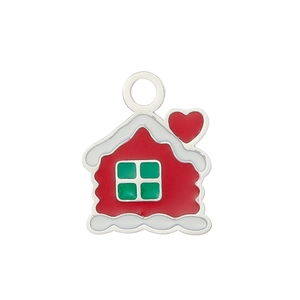 Détail du pendentif maison de Noël en émail rouge avec fenêtre verte et anneau