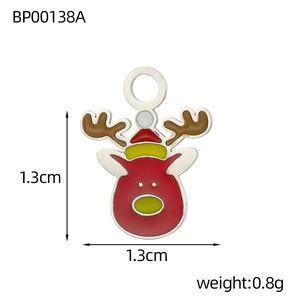 Vue détaillée du pendentif renne de Noël 1,3 cm x 1,3 cm avec dimensions et poids