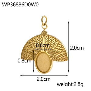 Pendente in metallo dorato a ventaglio con trama a piume e castone ovale per gioielli DIY