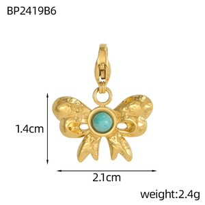 Detail of a vintage bow pendant with turquoise stone, size 1.4x2.1cm and 2.4g weight