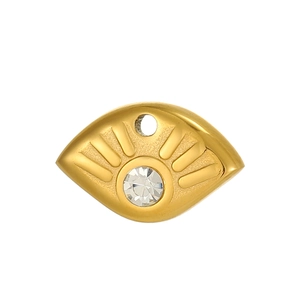 Detail eines goldenen Kronenanhängers mit Zirkonia-Inlay für DIY-Schmuckdesign