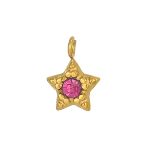 Detailansicht eines goldenen Sternanhängers mit einem funkelnden rosa Zirkon-Zentrum