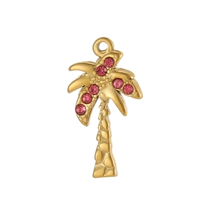 Macro detail van een gouden palmboom hanger met zeven roze zirkonia stenen op de bladeren