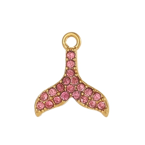 Detailopname van een vissenstaarthanger met roze strassteentjes en gouden laag