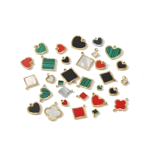 Assortiment de breloques géométriques en acier inoxydable avec incrustations colorées