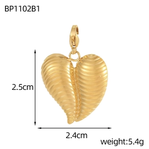 Detailed dimensions of 18K gold heart pendant with wave texture and lobster clasp