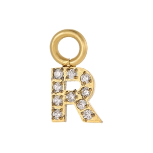 Vue détaillée du pendentif lettre R doré serti de zircons brillants avec bélière