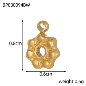 Detail of a vintage baroque gold flower pendant charm with size 0.8cm by 0.6cm specs