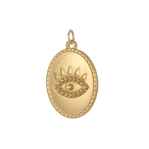 Detalle de colgante de ojo de mal de oro mate con rayos de sol y borde de cuerda fina