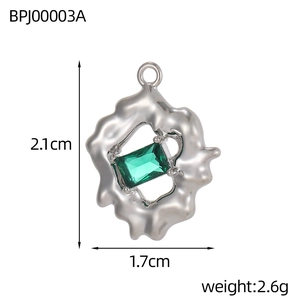 Unregelmäßiger Edelstahl-Anhänger mit grünem Edelstein Größe 2,1 cm x 1,7 cm