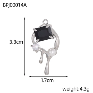 Detailansicht des Lava-Anhängers mit schwarzem Diamant und Perle zeigt 3,3 cm Höhe