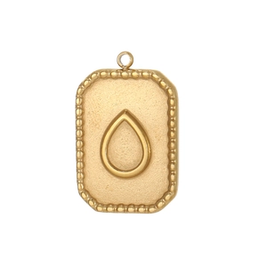 Detail van een vintage gouden rechthoekige hanger met kralenrand en druppelvormig midden
