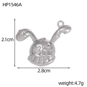 Makroansicht von Punk-Hasen-Anhänger mit Maßen 2,1cm und Gewicht 4,7g Details