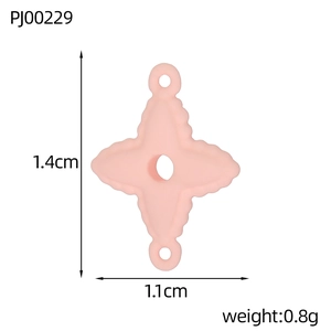 Detailed view of 1.4cm light pink four-leaf clover charm with precise size measurements