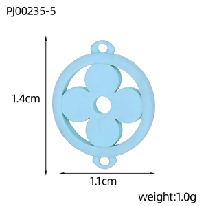 Detailed size view of a light blue four-leaf flower charm with measurement markings