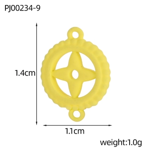 Macro detail of yellow clover charm for DIY jewelry with dimensions and weight