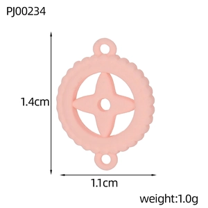 Pink clover-shaped stainless steel pendant with size dimensions 1.4cm by 1.1cm