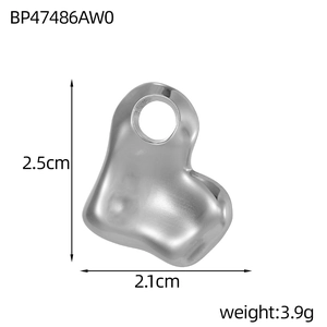 Afmetingen van gepolijste hartvormige hanger: 2,5 cm hoogte en 2,1 cm breedte