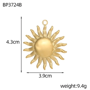 Detaillierte Größenangaben für goldenen Barock-Sonnenanhänger mit 4,3 cm Höhe
