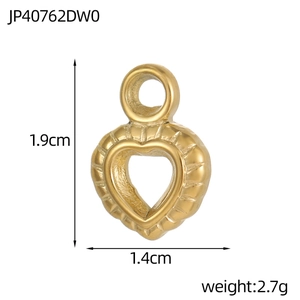 Κοντινή λήψη καρδιάς με ακτινωτή υφή 1,9x1,4 cm για κατασκευή χειροποίητων κοσμημάτων