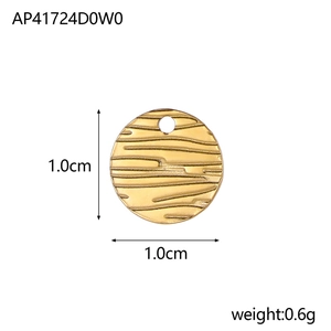 Detailweergave van een 1cm ronde gouden hanger met textuur en afmetingen