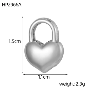 Detailed close-up showing heart-shaped pendant dimensions 1.5cm by 1.1cm and weight