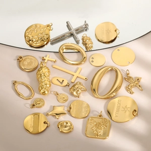 Retro-Anhänger-Kollektion aus Edelstahl mit Kreuz, Erdnuss und gravierten Gold-Anhängern