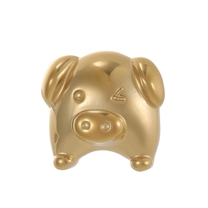Detailansicht eines 3D-Schweine-Anhängers in Gold mit polierter Spiegeloberfläche
