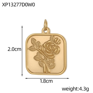 Detailansicht eines 18K Gold-Rosenanhängers mit Maßen 2,0cm Höhe und 1,8cm Breite