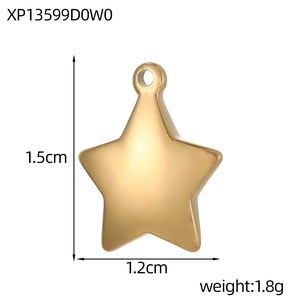 Detailansicht eines polierten goldenen Sternanhängers mit Maßen 1,5 cm x 1,2 cm
