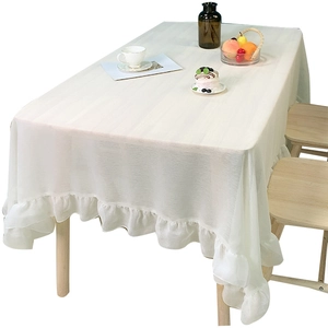 Minimalist white ruffled tablecloth for rectangular dining tables in Nordic style