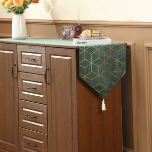Chemin de Table en Polyester Géométrique avec Marquage à Chaud Doré Moderne Minimaliste avec Glands pour Table à Manger Vert