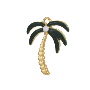 Detailansicht Palmbaum-Anhänger in Gold mit grüner Emaille und herzförmigem Stammdekor
