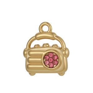 Detailansicht eines Vintage-Radio-Anhängers mit rosa Strasssteinen in Gold-Optik