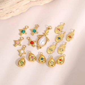Colgantes de mano de Fátima y gota dorados con circonitas para creación de joyería artesanal