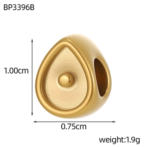 Vue détaillée du pendentif goutte en acier inoxydable plaqué or 18 carats avec dimensions