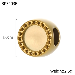 Détail d'une perle en acier inoxydable doré de 10mm pour création de bijoux