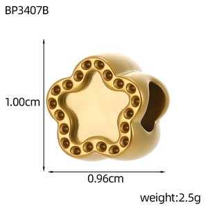 Détails du pendentif étoile en or 18k avec dimensions de 1,00 cm de haut et 0,96 cm de large
