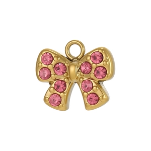 Detaillierte Nahaufnahme eines goldenen Schleifenanhängers mit rosa Strasssteinen und Ring