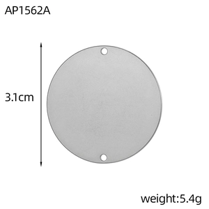 Detailed view of a 3.1cm round stainless steel pendant with weight and size parameters