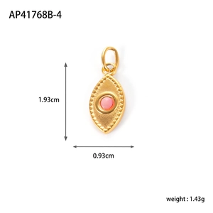Dettaglio del ciondolo occhio dorato con inserto rosa inclusi dimensioni e peso esatti