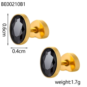 Dettagli orecchini ovali con pietra nera, dimensioni 0.6x0.4cm e chiusura a forma di cuore
