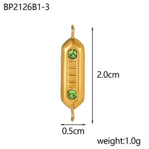 Dettaglio connettore dorato con strass verdi per bracciali fai-da-te, lunghezza 2,0 cm